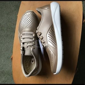 crocs literide pacer metallic